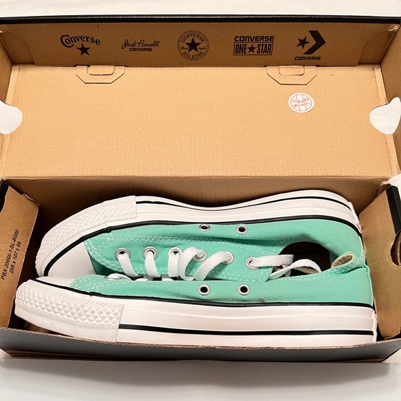 Converse Sneakers (Unisex) Mens (5) Womens (7) - Picture 10 of 13